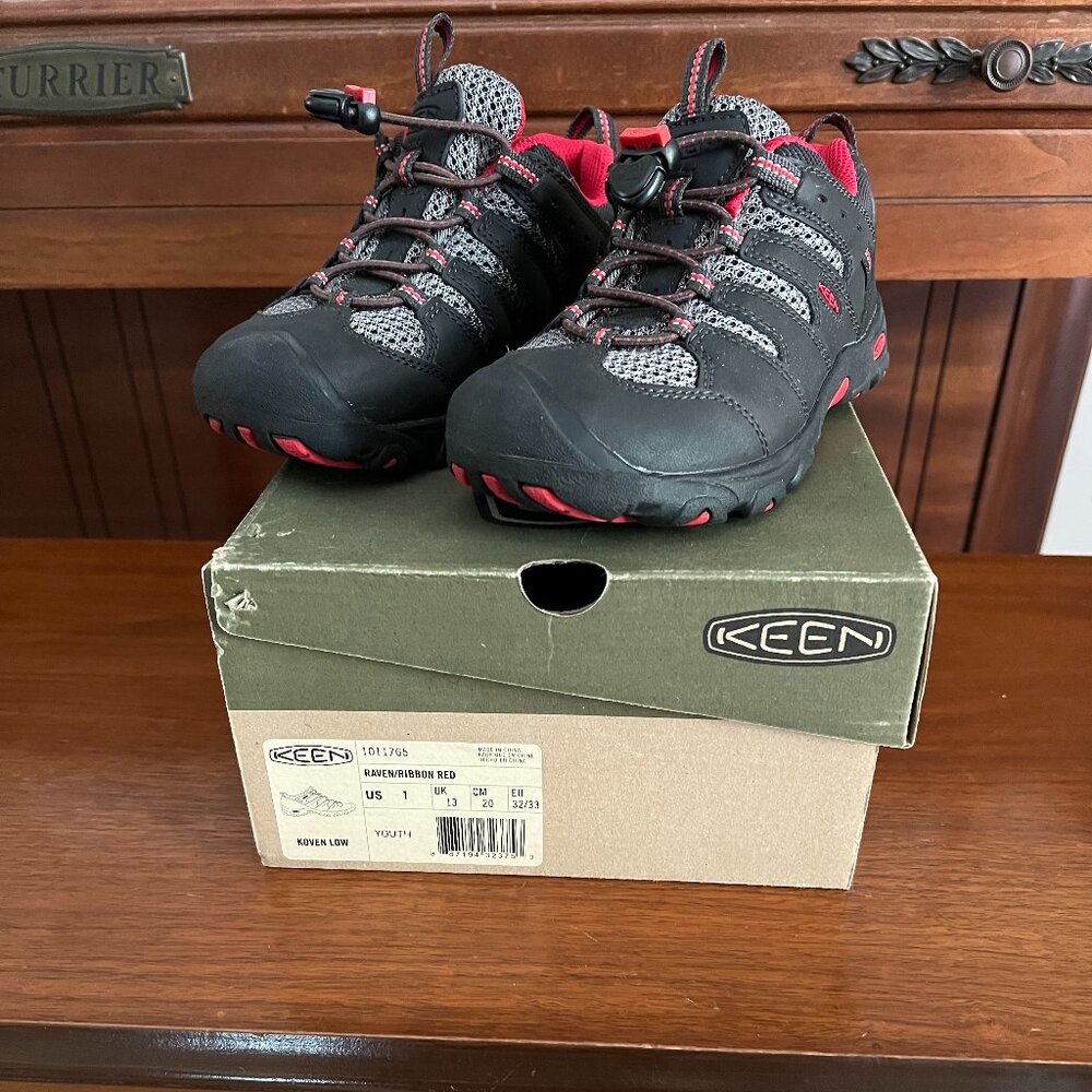 Boys Kids Keen Shoes Koven Low Youth Size 1 Black Gray Red - Used Once